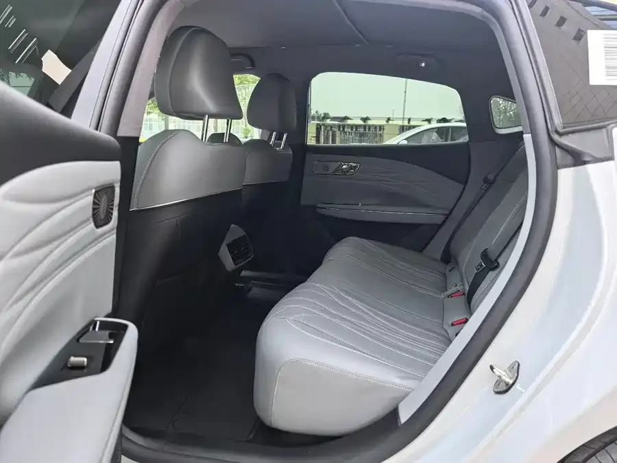 Geely Galaxy E8 Galaxy E8 2025 700km Long-distance Intelligent Driving Edition 2025 — миниатюра 2