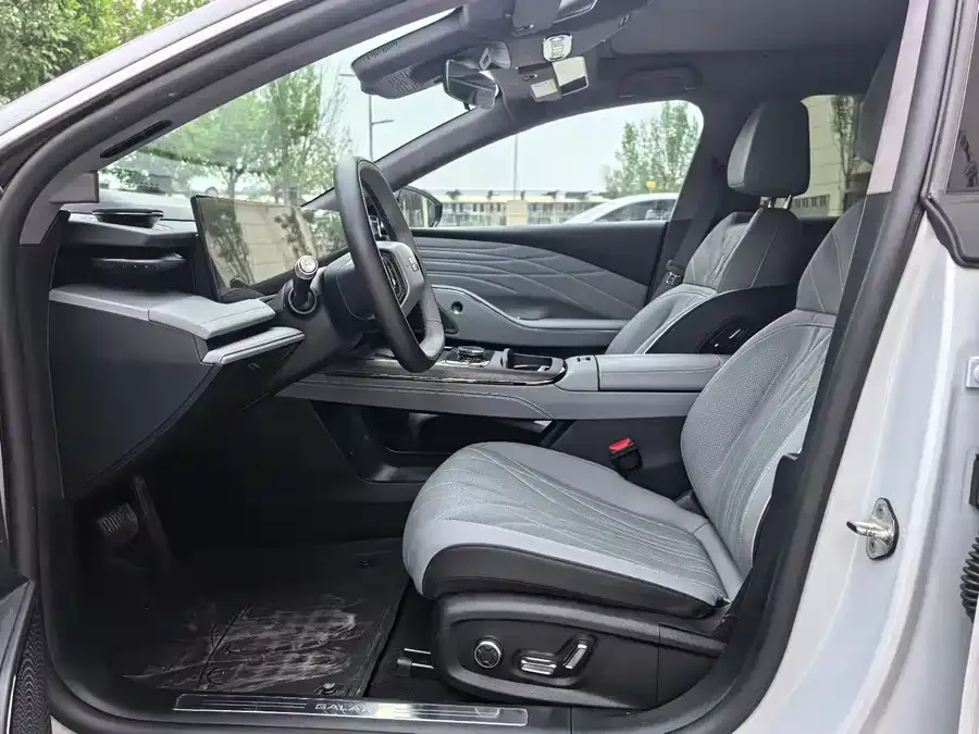 Geely Galaxy E8 Galaxy E8 2025 700km Long-distance Intelligent Driving Edition 2025 — миниатюра 4