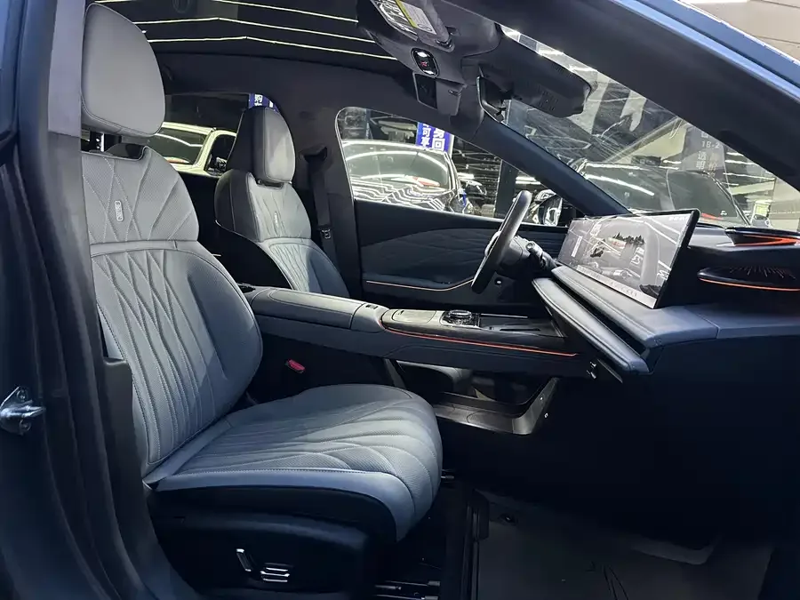 Geely Galaxy E8 Galaxy E8 2025 700km Long-distance Intelligent Driving Edition 2025 — миниатюра 3