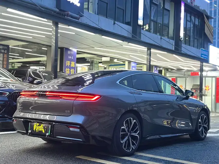 Geely Galaxy E8 Galaxy E8 2025 700km Long-distance Intelligent Driving Edition 2025 — миниатюра 4