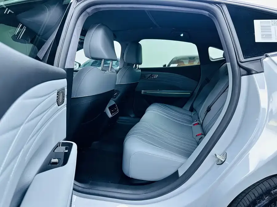 Geely Galaxy E8 Galaxy E8 2025 700km Long-distance Intelligent Driving Edition 2025 — миниатюра 3