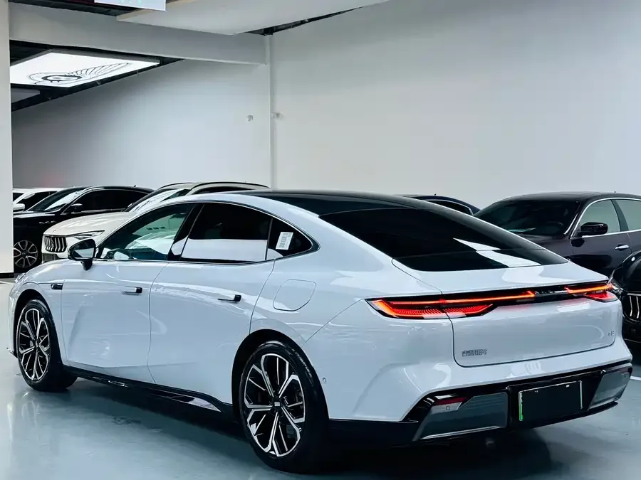 Geely Galaxy E8 Galaxy E8 2025 700km Long-distance Intelligent Driving Edition 2025 — миниатюра 4