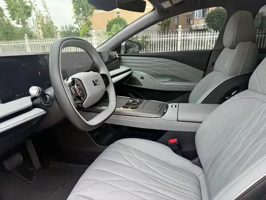 Geely Galaxy E8 Galaxy E8 2025 700km Long-distance Intelligent Driving Edition 2025 — миниатюра 3