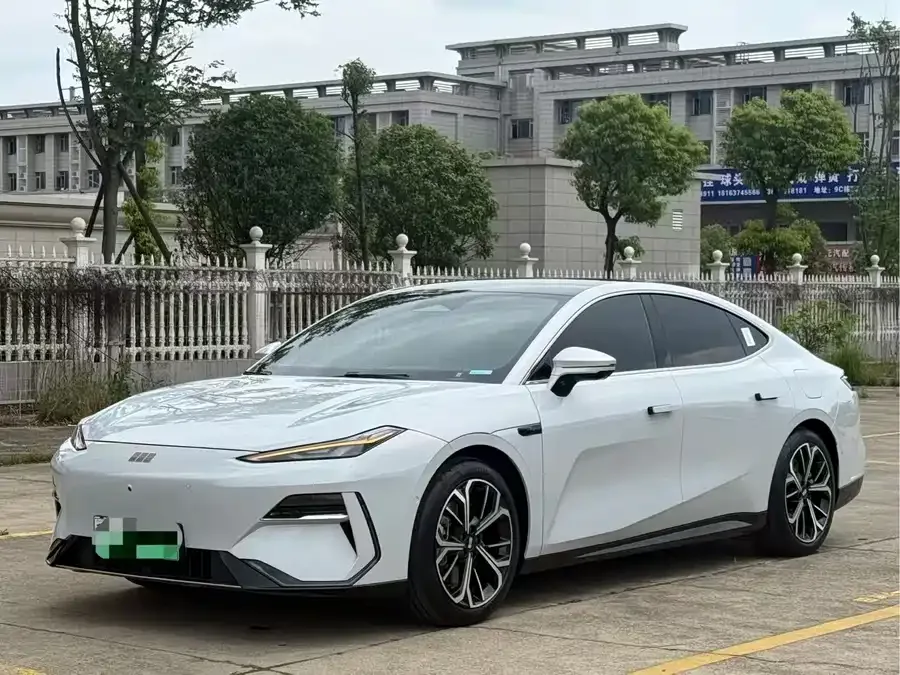 Geely Galaxy E8 2025