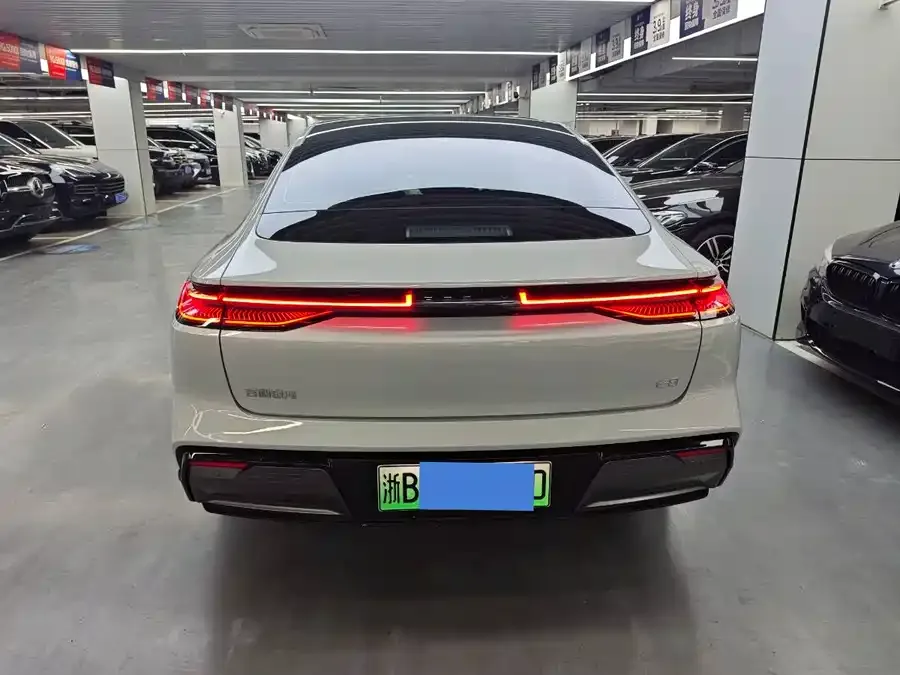 Geely Galaxy E8 Galaxy E8 2024 550km RWD Longteng Edition 2025 — миниатюра 4