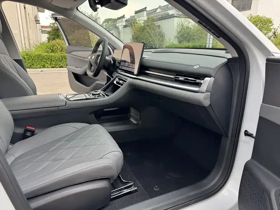 Geely Galaxy A7 EM Galaxy A7 EM 2025 EM-i 70km Luxury Edition 2025 — миниатюра 2