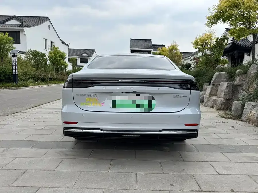 Geely Galaxy A7 EM Galaxy A7 EM 2025 EM-i 70km Luxury Edition 2025 — миниатюра 3