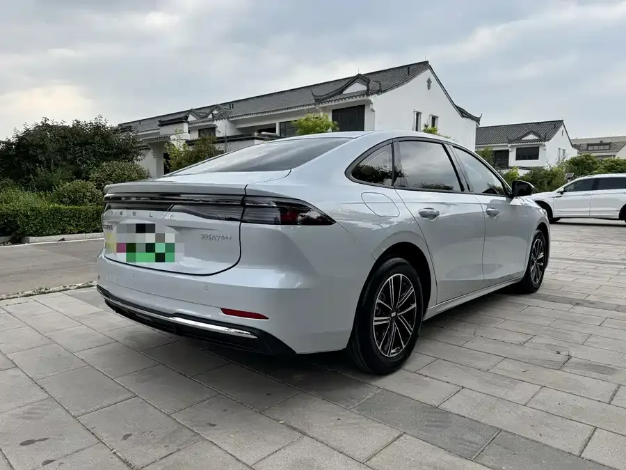 Geely Galaxy A7 EM Galaxy A7 EM 2025 EM-i 70km Luxury Edition 2025 — миниатюра 5