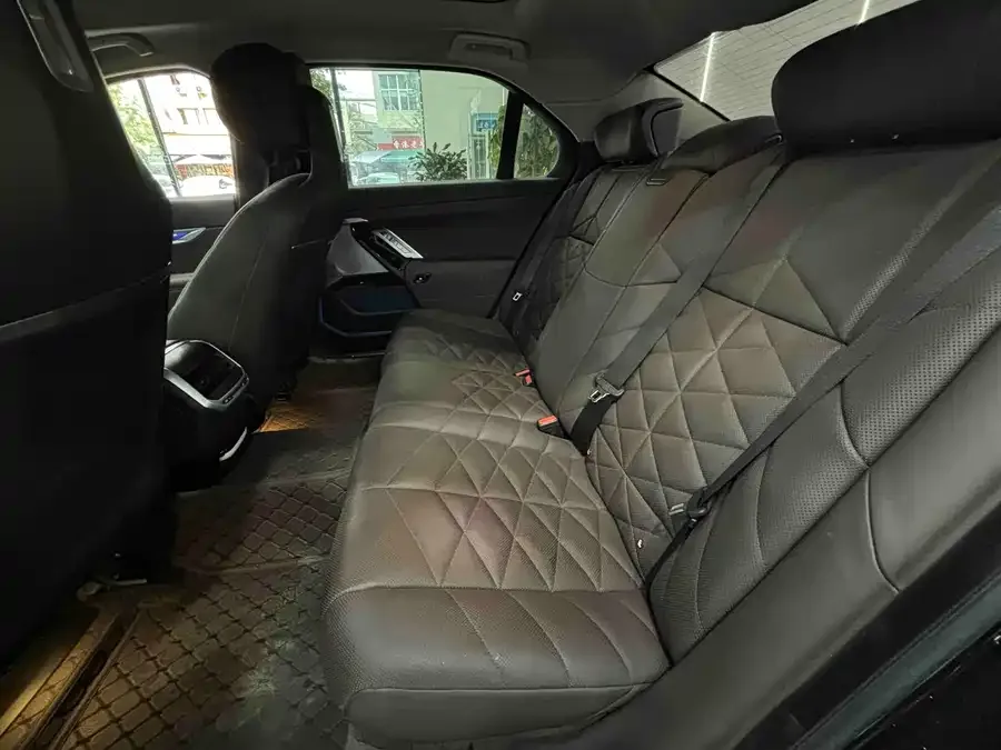 BMW 7 Series BMW 7 Series 2023 735Li M Sport Package 2023 — миниатюра 2