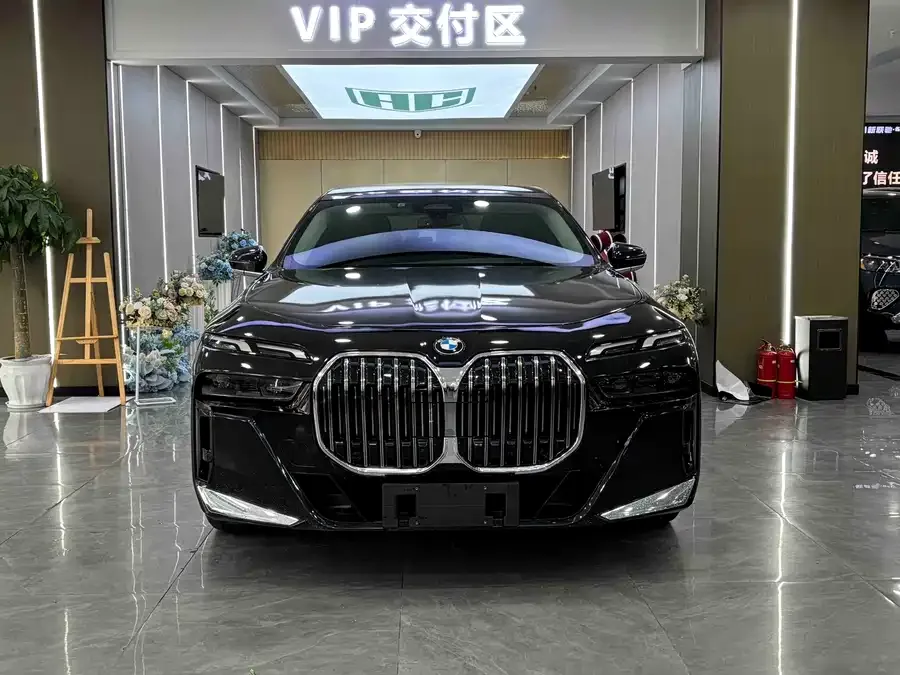 BMW 7 Series BMW 7 Series 2023 735Li M Sport Package 2023 — миниатюра 3