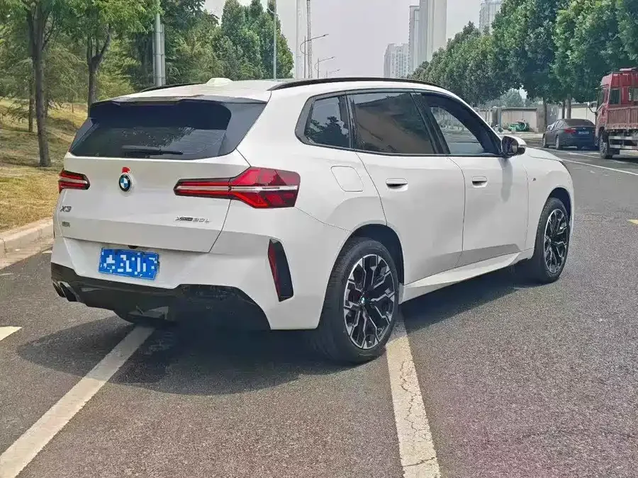 BMW X3 2025 xDrive30L Leading M Sport Night Edition 2025 — миниатюра 3