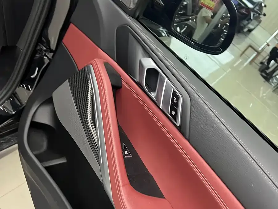 BMW X6 2022 facelift 2 xDrive40i M sports package 2023 — миниатюра 2