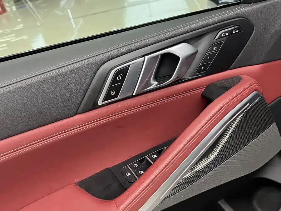 BMW X6 2022 facelift 2 xDrive40i M sports package 2023 — миниатюра 3