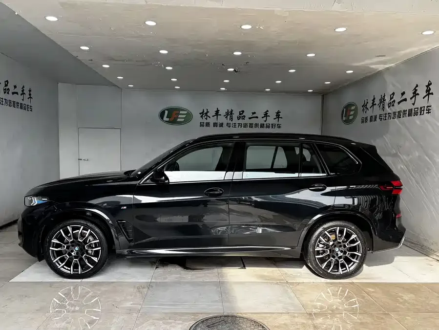 BMW X5 2025 xDrive 40Li M Sport Night Edition 2025 — миниатюра 2