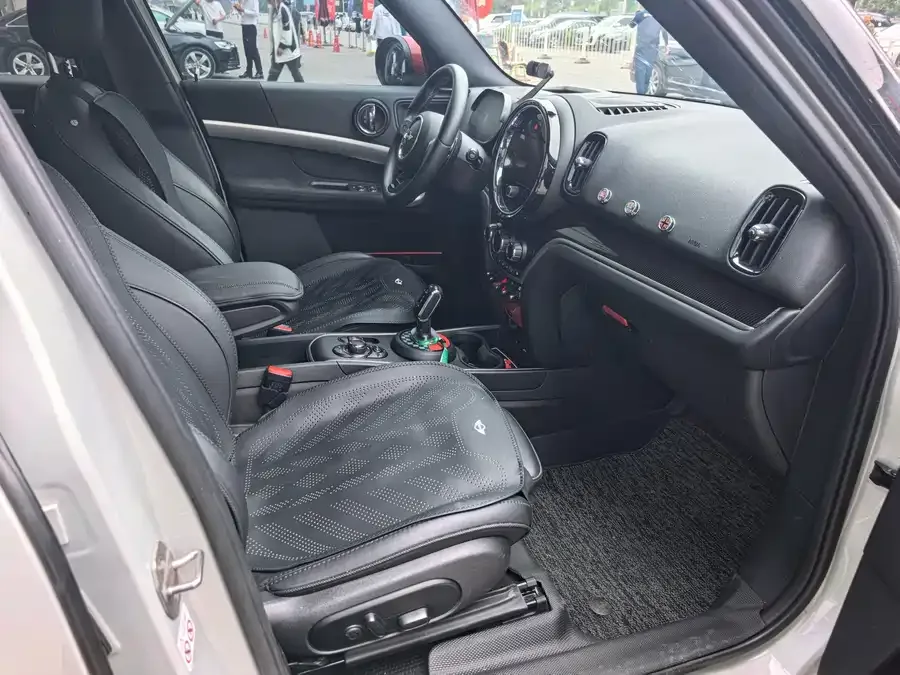 MINI JCW COUNTRYMAN MINI JCW COUNTRYMAN 2023 2.0T JOHN COOPER WORKS 2023 — миниатюра 3