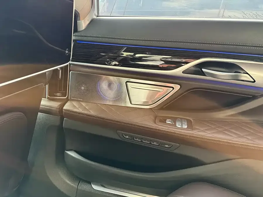 BMW 7 Series BMW 7 Series 2022 740Li Exclusive M Sports Package 2022 — миниатюра 4