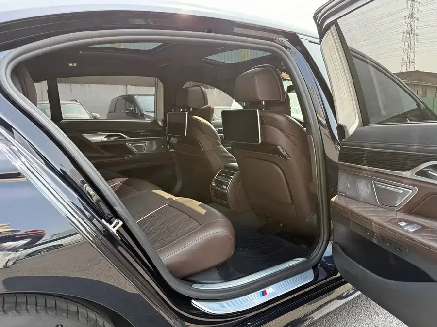 BMW 7 Series BMW 7 Series 2022 740Li Exclusive M Sports Package 2022 — миниатюра 5