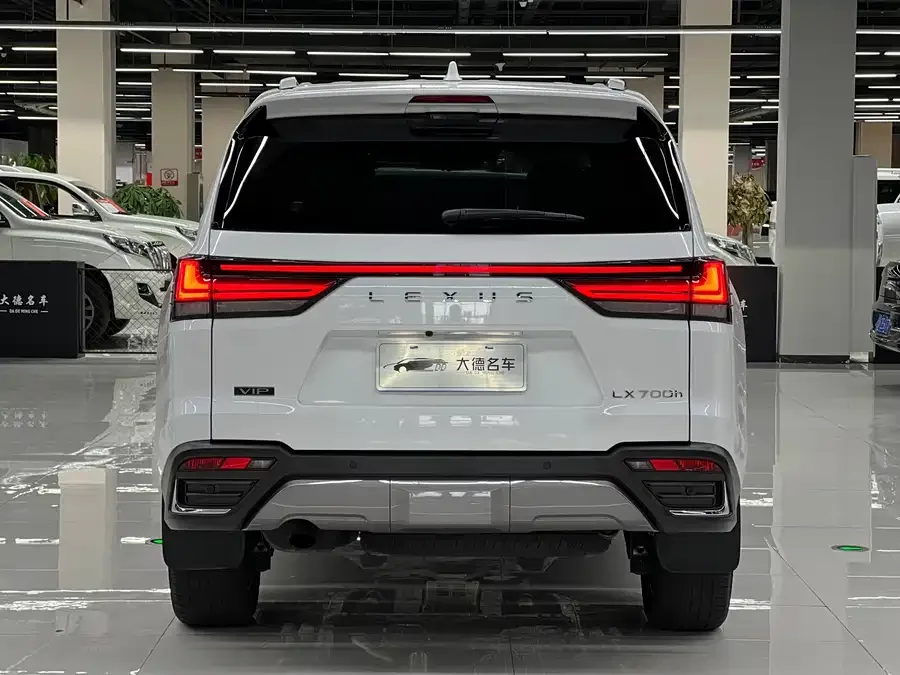 Lexus LX 2025 700h VIP Edition 2025 — миниатюра 2