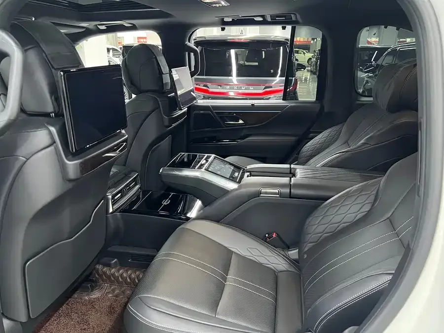 Lexus LX 2025 700h VIP Edition 2025 — миниатюра 4