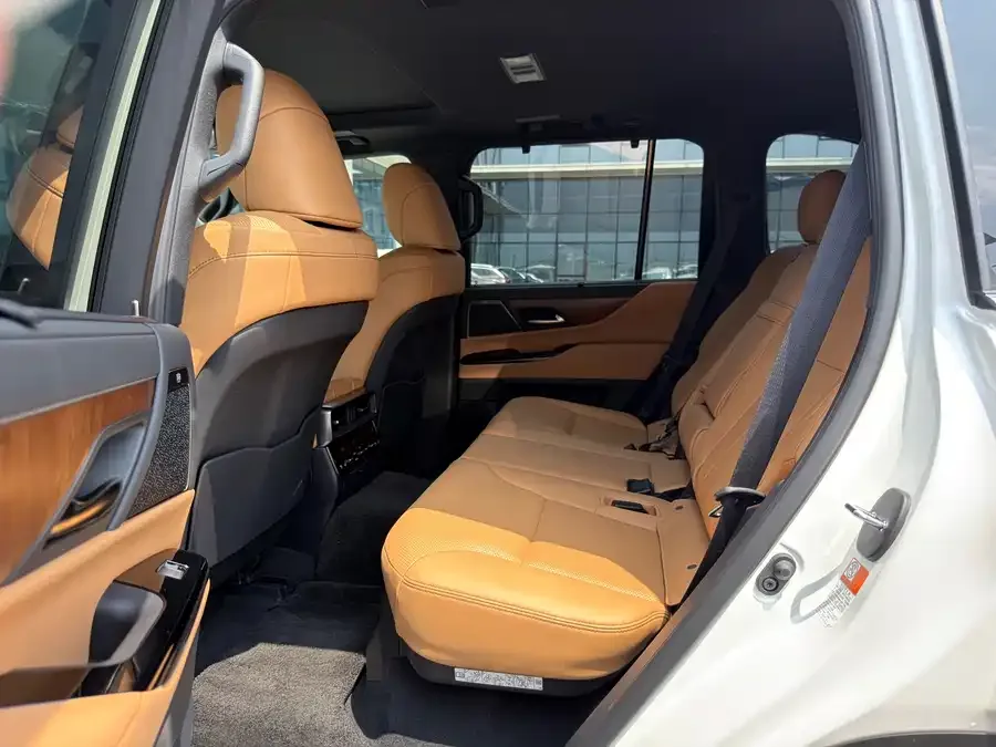 Lexus LX 2025 700h Territory Edition 2026 — миниатюра 3