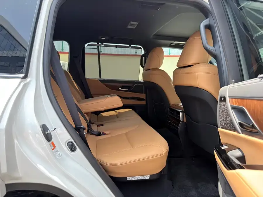 Lexus LX 2025 700h Territory Edition 2026 — миниатюра 4