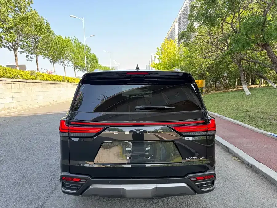 Lexus LX 2025 700h Territory Edition 2025 — миниатюра 2