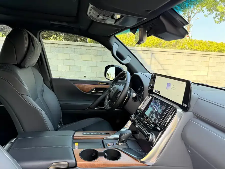 Lexus LX 2025 700h Territory Edition 2025 — миниатюра 3