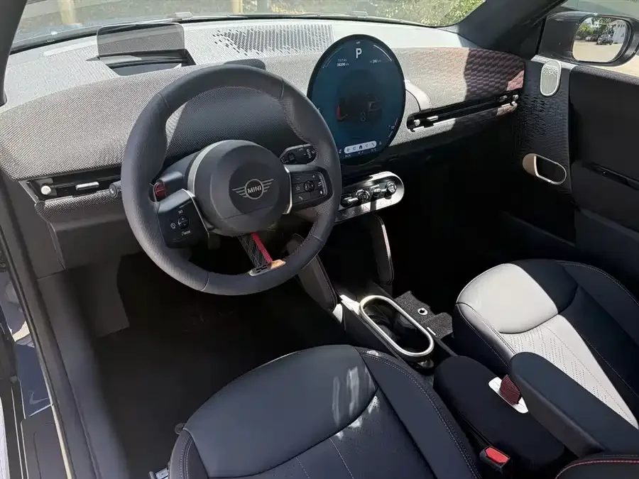 MINI electric JCW MINI JCW 2025 ELECTRIC JOHN COOPER WORKS 2025 — миниатюра 4