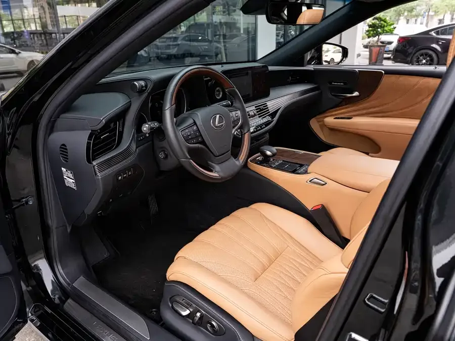 Lexus LS 2021 500h Premium Edition 2023 — миниатюра 3