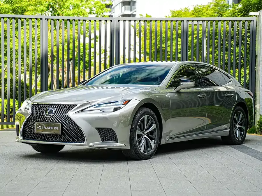 Lexus LS 2022