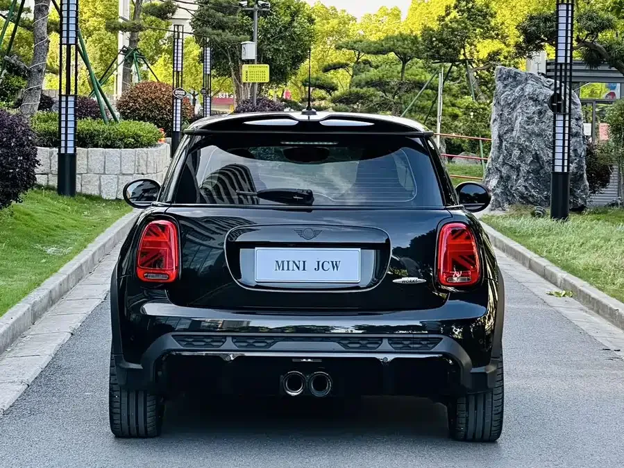 MINI JCW MINI JCW 2023 2.0T JOHN COOPER WORKS Pat Moss Commemorative Edition 2022 — миниатюра 2