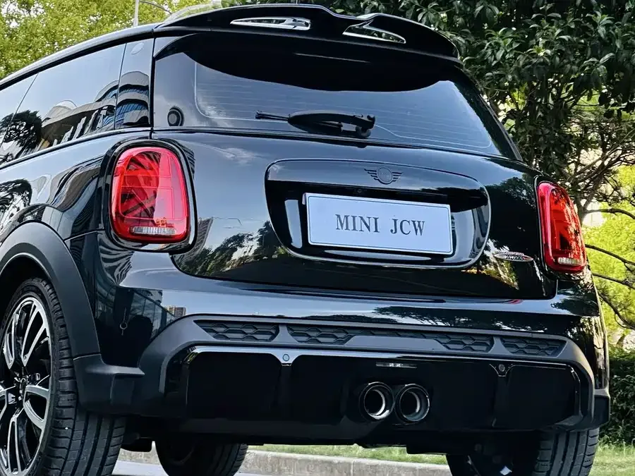 MINI JCW MINI JCW 2023 2.0T JOHN COOPER WORKS Pat Moss Commemorative Edition 2022 — миниатюра 3