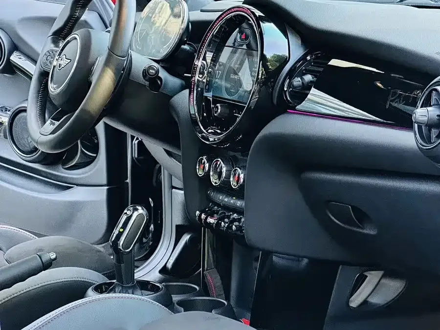 MINI JCW MINI JCW 2023 2.0T JOHN COOPER WORKS Pat Moss Commemorative Edition 2022 — миниатюра 4