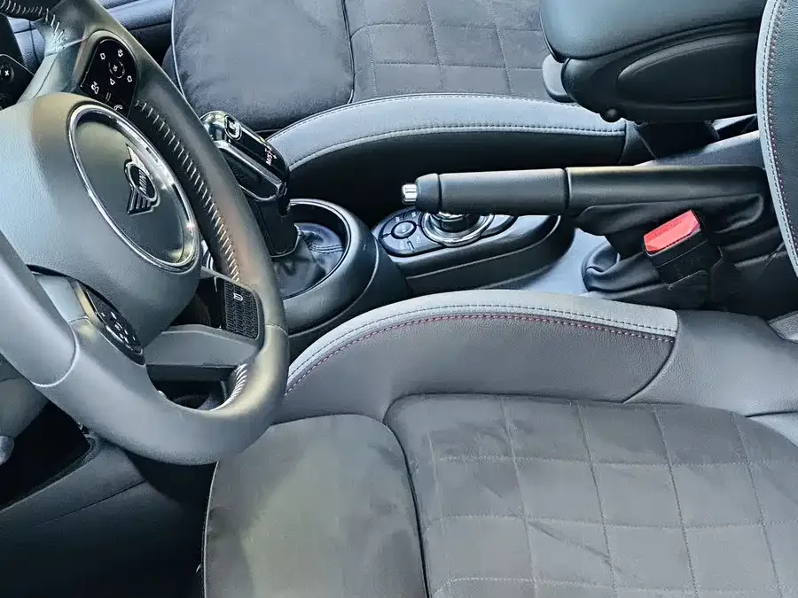MINI JCW MINI JCW 2023 2.0T JOHN COOPER WORKS Pat Moss Commemorative Edition 2022 — миниатюра 5