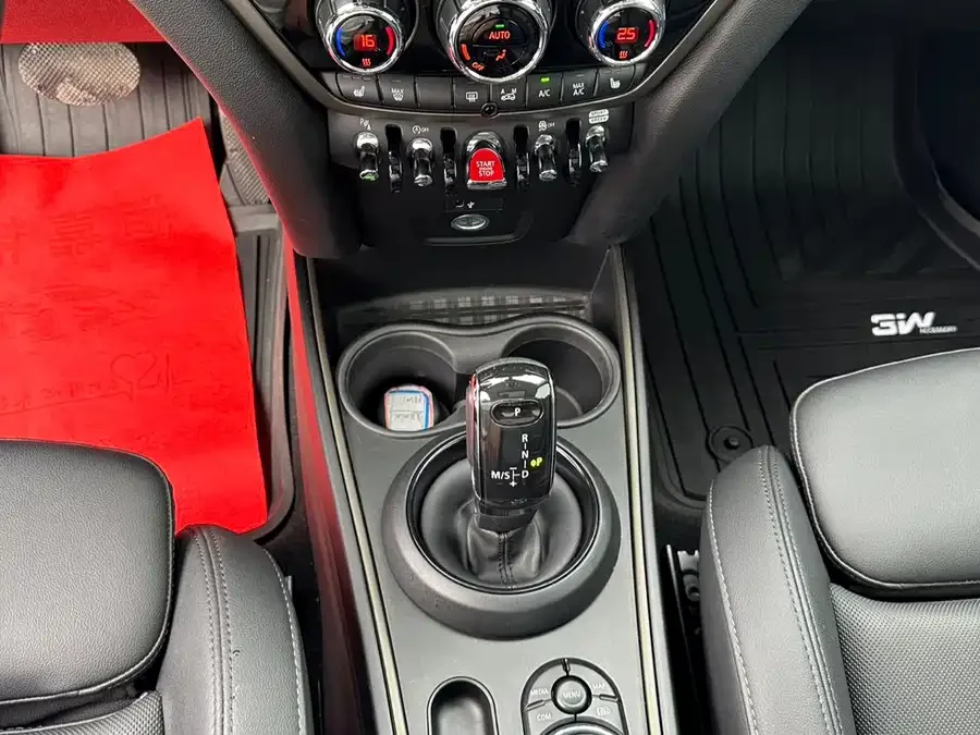 MINI Countryman MINI COUNTRYMAN 2022 1.5T COOPER ALL4 Connoisseur 2023 — миниатюра 3