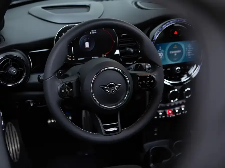 MINI JCW MINI JCW 2023 2.0T JOHN COOPER WORKS ALL-IN 2023 — миниатюра 3