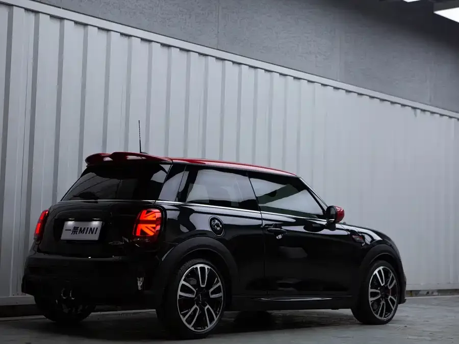 MINI JCW MINI JCW 2023 2.0T JOHN COOPER WORKS ALL-IN 2023 — миниатюра 4