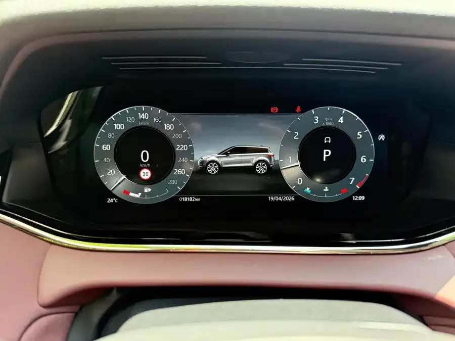 Land Rover Range Rover Aurora Range Rover Aurora 2023 Aurora L 249PS Luxury Edition 2024 — миниатюра 4