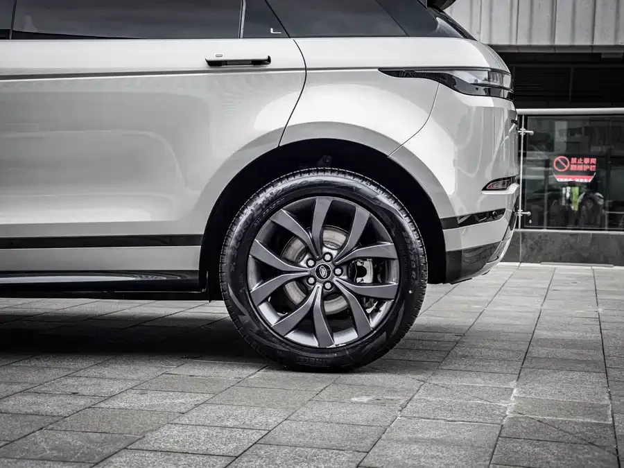 Land Rover Range Rover Aurora Range Rover Aurora 2023 Aurora L 249PS Corinthian Bronze Special Edition 2024 — миниатюра 3