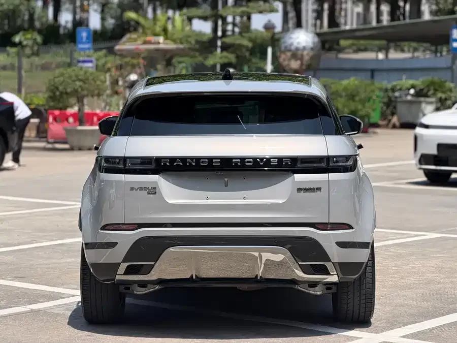 Land Rover Range Rover Aurora Range Rover Evoque 2022 facelift Evoque L 249PS R-Dynamic Deluxe Edition 2023 — миниатюра 2