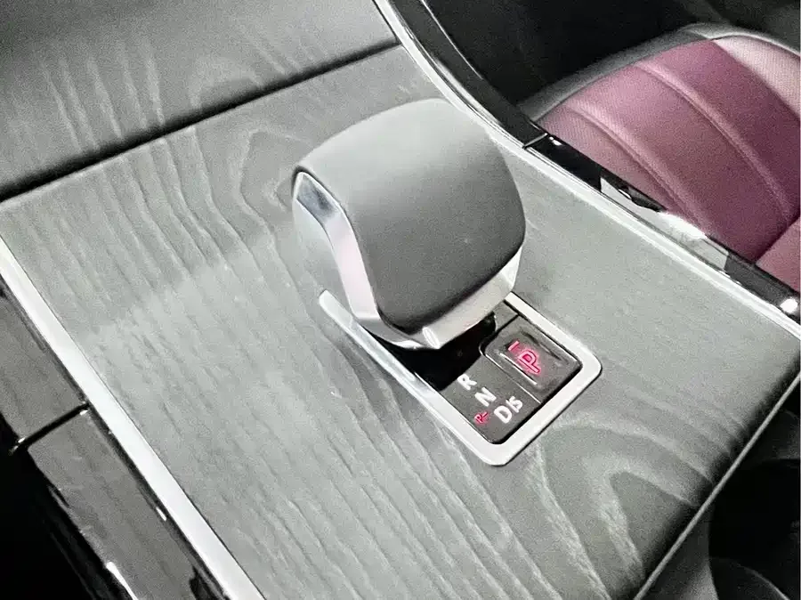Land Rover Range Rover Aurora 2024 Range Rover Evoque L SE Yuguang Honor Edition 2024 — миниатюра 3