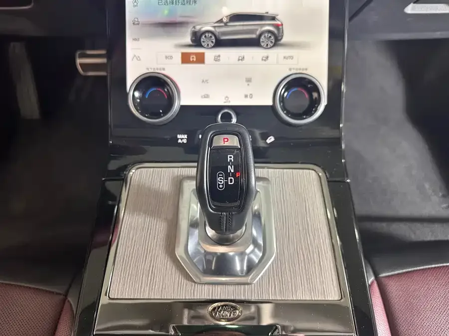 Land Rover Range Rover Aurora Range Rover Aurora 2023 Aurora L 249PS Luxury Edition 2023 — миниатюра 3