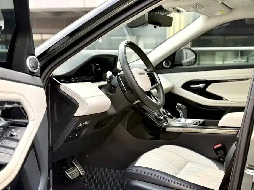 Land Rover Range Rover Aurora Range Rover Evoque 2021 Evoque L 249PS R-Dynamic First edition 2022 — миниатюра 5
