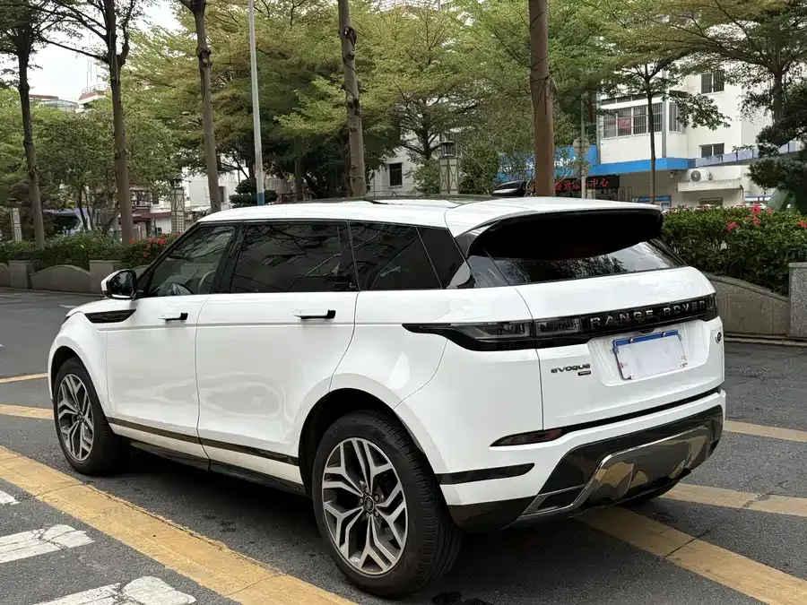 Land Rover Range Rover Aurora Range Rover Aurora 2023 Aurora L 249PS Luxury Edition 2024 — миниатюра 2