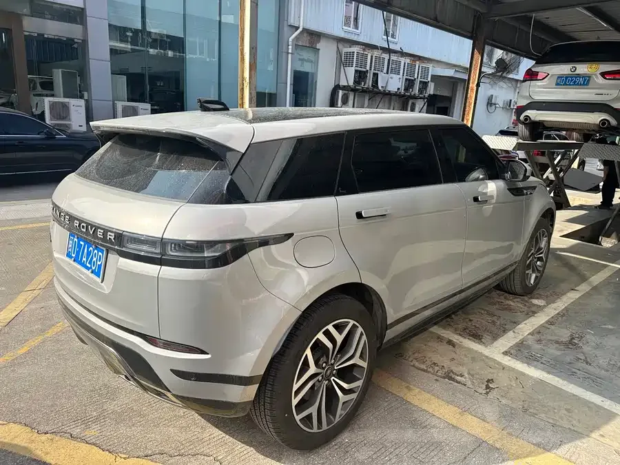 Land Rover Range Rover Aurora Range Rover Aurora 2023 Aurora L 249PS Luxury Edition 2024 — миниатюра 3