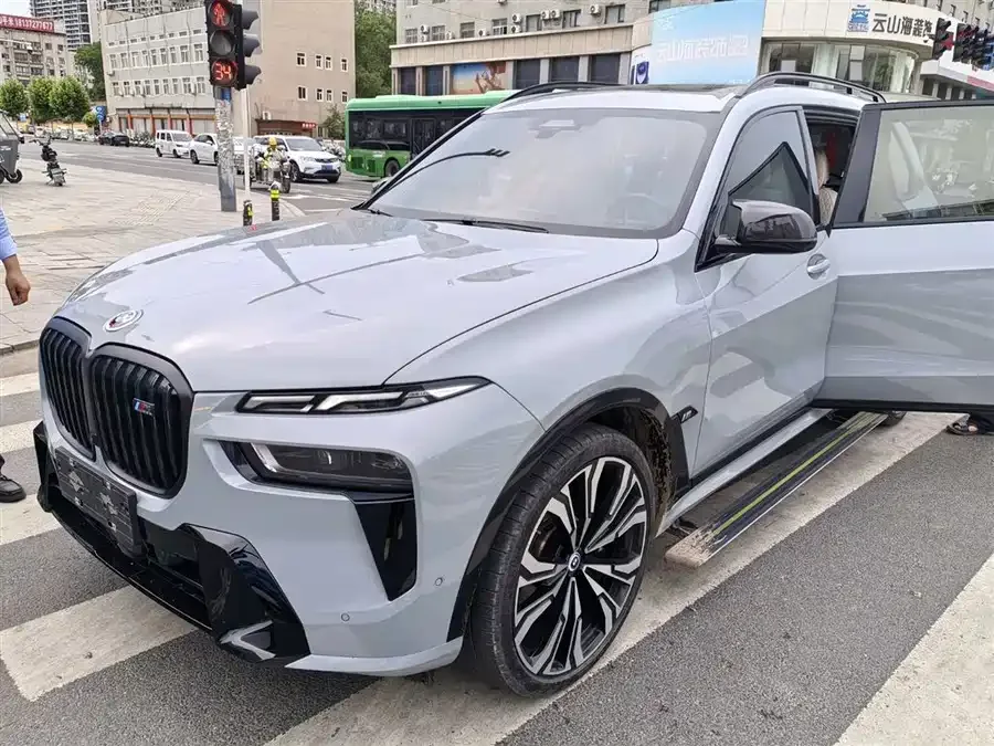BMW X7 M60i 2023