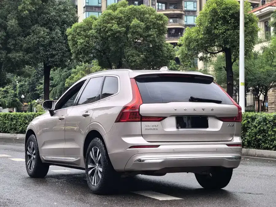 Volvo XC60 2022 B5 4WD Zhiyi Luxury Edition 2023 — миниатюра 2