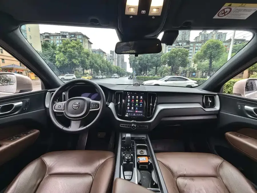 Volvo XC60 2022 B5 4WD Zhiyi Luxury Edition 2023 — миниатюра 3
