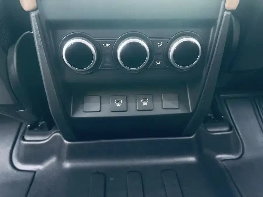 Land Rover guard Land Rover Defender 2025 110 3.0T P400 X-Dynamic HSE 2025 — миниатюра 4