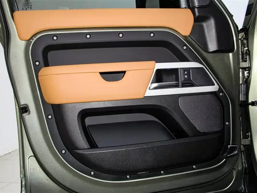 Land Rover guard Land Rover Defender 2023 facelift 110 3.0T P400 Dark Special Edition 2023 — миниатюра 5